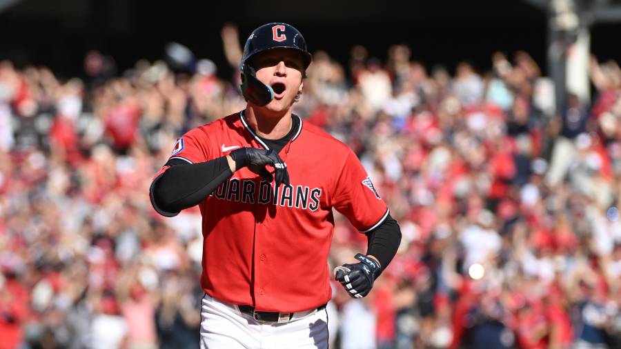 Petey Halpin se convirtió en el héroe de Cleveland al conectar el jonrón de dos carreras que selló el triunfo 3-2 sobre Tampa Bay en la Serie de Campeonato.