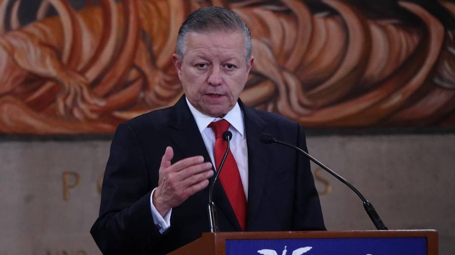 Conocimiento. Zaldívar explicó que el pasado lunes no sepudo emitir un juicio pues falta por investigar el proyecto.