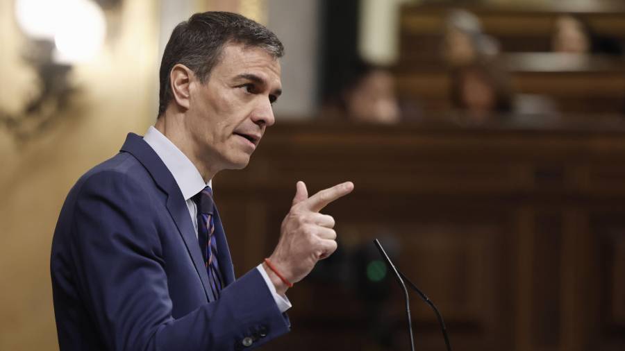 El presidente del Gobierno, Pedro Sánchez, en el pleno del Congreso de los Diputados en Madrid donde el Ejecutivo explica su posición contra la guerra en Irán.