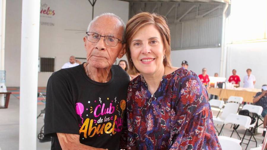 Selina Bremer de Cepeda acompañó a los integrantes del club durante la jornada de clausura de los festejos.