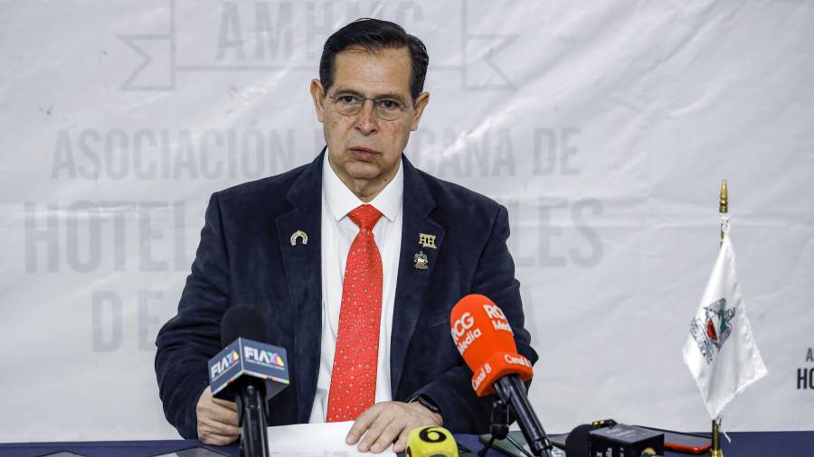 Héctor Horacio Dávila informó que en el sector hotelero seguiría la reducción de trabajadores, pues de 15 mil 200 pasarían a 15 mil a nivel estatal. FOTO: