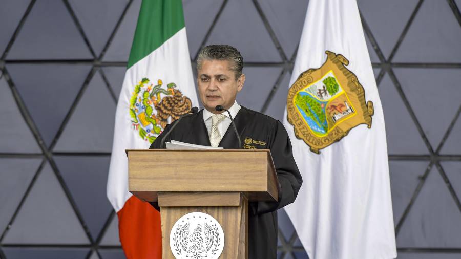 El presidente del Tribunal Superior de Justicia del estado pide a abogados evitar juicios mediáticos.