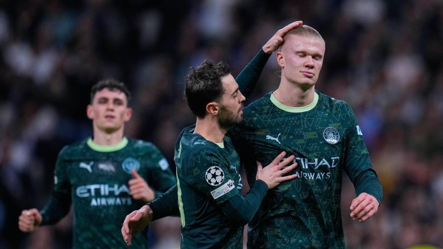 El Real Madrid perdió 1-2 frente al Manchester City en el Santiago Bernabéu durante la fase de grupos de la Champions League, en un partido marcado por errores defensivos y la ausencia de Kylian Mbappé.