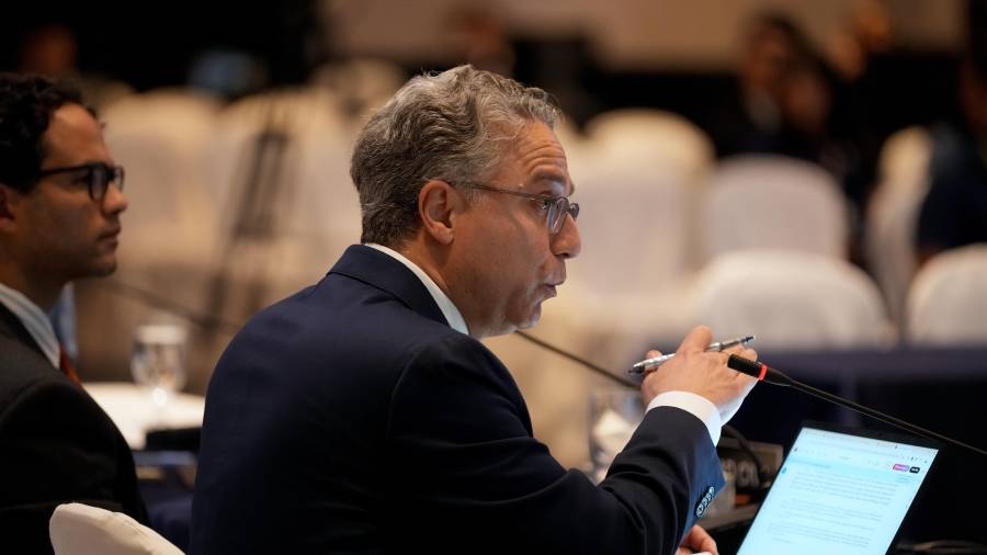 El abogado Jamil Dakwar participa en una audiencia de la Comisión Interamericana de Derechos Humanos sobre los ataques estadounidenses contra presuntas embarcaciones de narcotráfico en Ciudad de Guatemala.