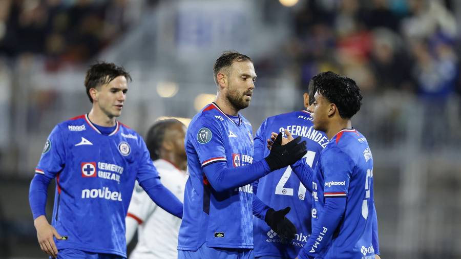Cruz Azul fue contundente en Canadá y venció 3-0 al Vancouver FC en la Ida de la Primera Ronda de la Concacaf Champions Cup, resultado que lo acerca a la siguiente fase.