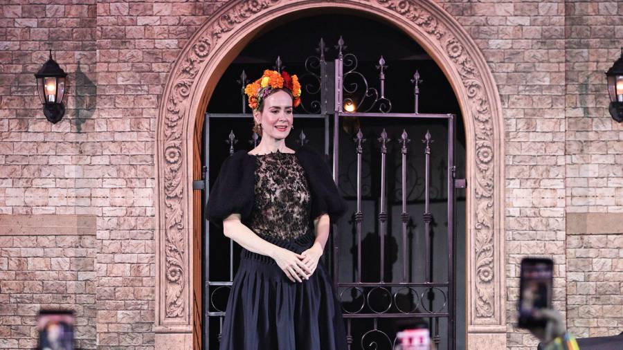 Respeto. La actriz estadounidense también aprovechó su encuentro con seguidores mexicanos para compartir su admiración por las tradiciones dedicadas a recordar a quienes ya no están.