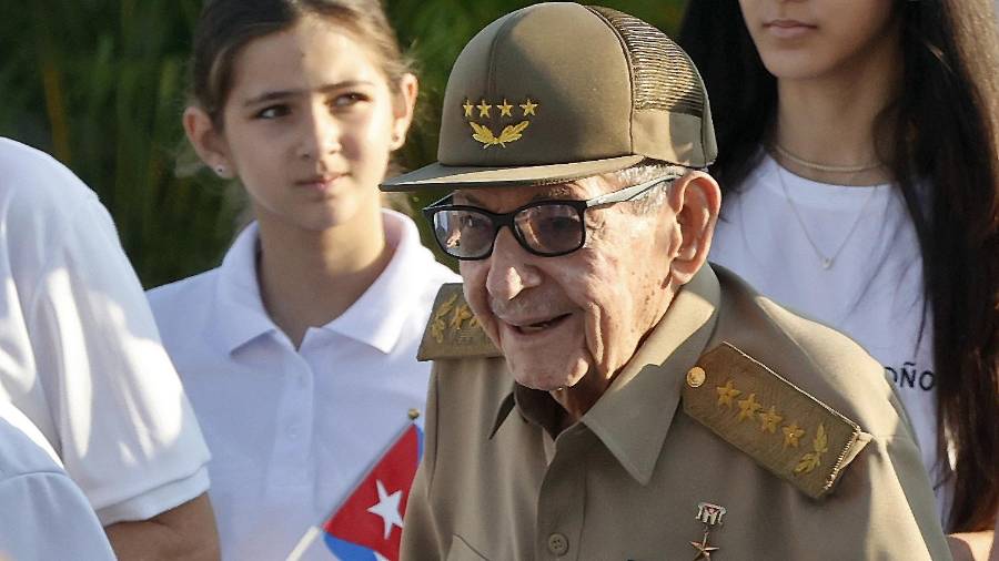 Fotografía del 01 de mayo de 2026 del expresidente de Cuba Raúl Castro, asistiendo a la conmemoración del Día Internacional del Trabajo en La Habana, Cuba.