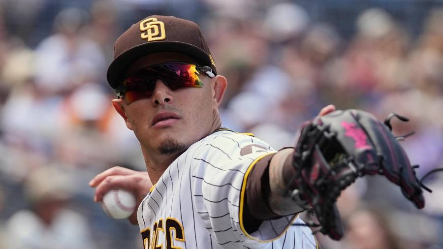 En el más reciente polémico episodio, Manny Machado tocó la pelota en una jugad defensiva para el equipo contrario, lo cual pudo ser marcado como obstrucción, pero no fue así.