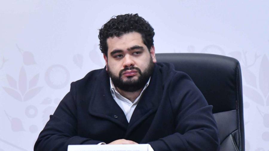 Según lo revelado en la columna Historias de Reportero, De Botton se encargó de canalizar a las campañas de Brugada y Sheinbaum, en el 2024, el dinero que suministraba Díaz Vega (que se entregó a la justicia estadounidense) de parte del gobierno de Sinaloa, pero que presuntamente provenía del crimen organizado.