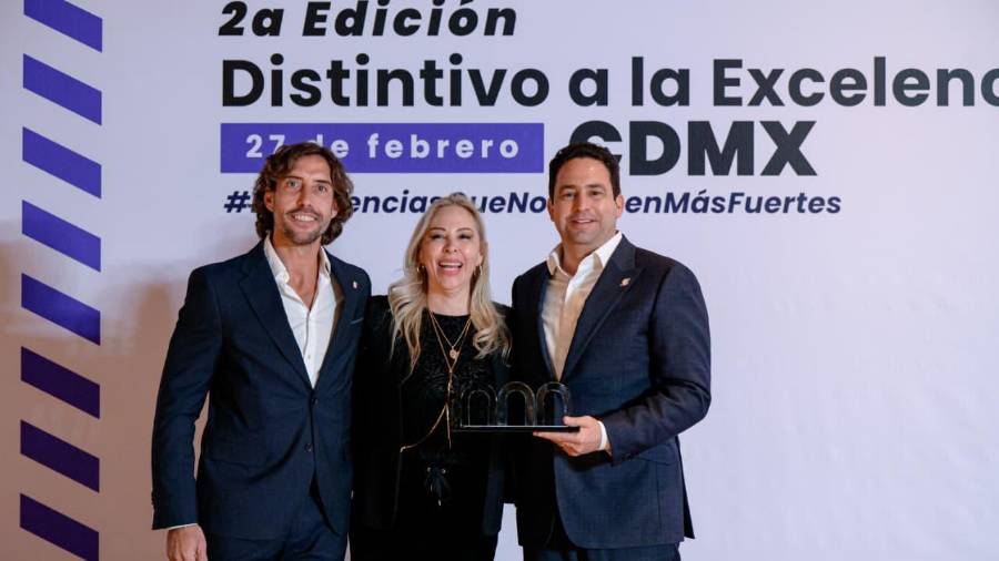 El alcalde Javier Díaz González recibió el reconocimiento durante la XVI Sesión Plenaria de la ACCM.