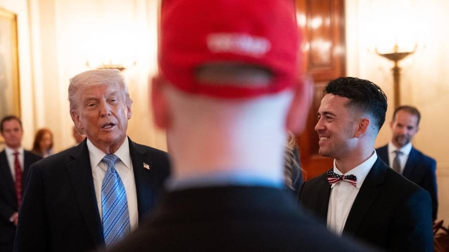 Donald Trump se dirige a los propietarios de pequeñas empresas. La Casa Blanca lo describió como una muestra del “extraordinario resurgimiento de las pequeñas empresas locales bajo su programa Estados Unidos Primero”.
