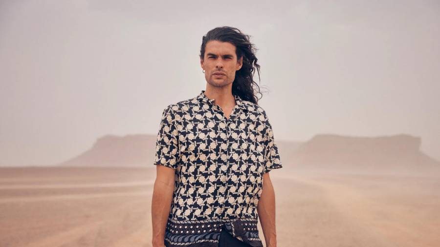 ‘Sirāt: Trance en el desierto’: La escalera de luz sobre un desierto que no perdona