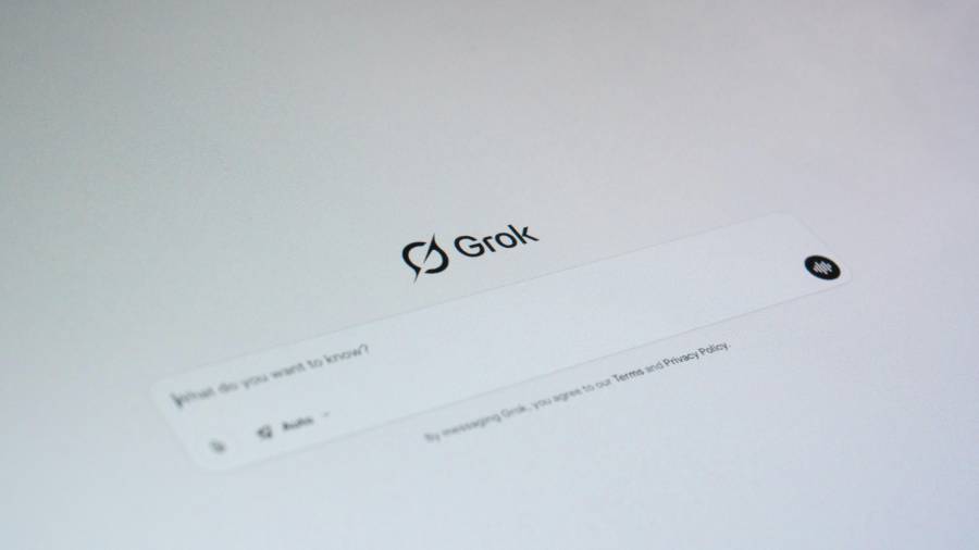 La sencillez de la interfaz de Grok contrasta con la complejidad de las barreras de seguridad necesarias para evitar la generación de contenido dañino.