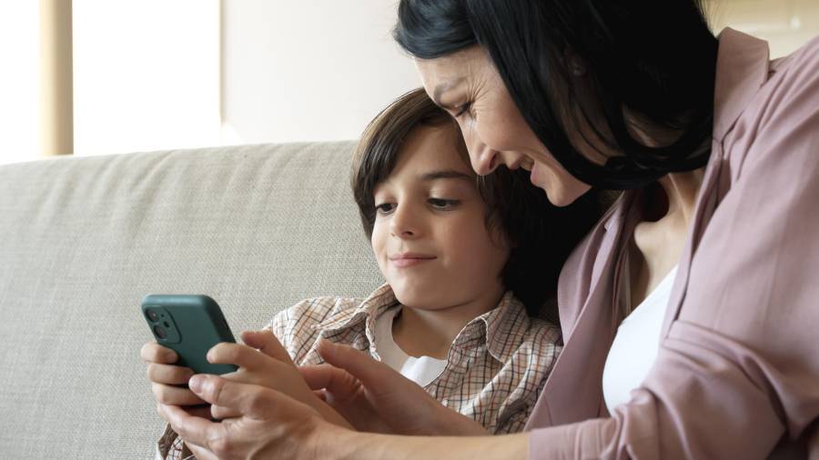 La repetición constante de imágenes o videos violentos puede aumentar la ansiedad infantil.