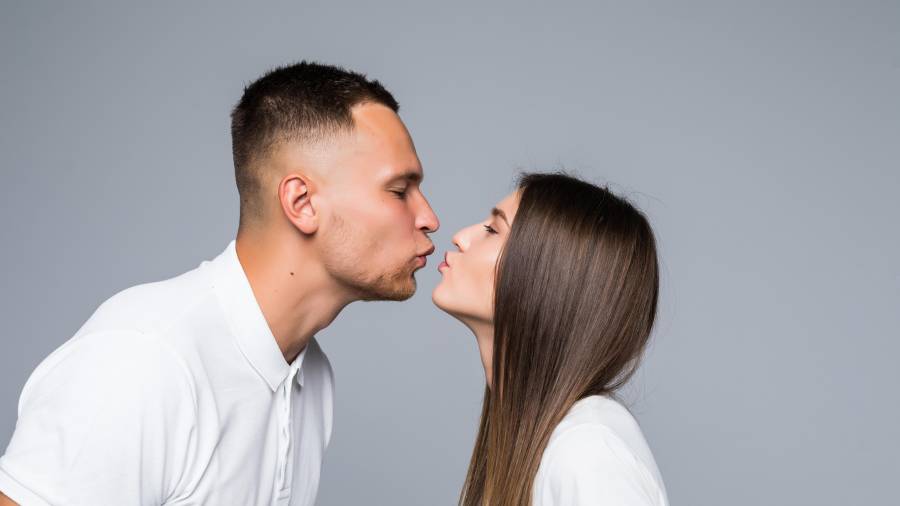 La pandemia redefinió la forma en la que actualmente se da el contacto físico entre amigos, familias y parejas.