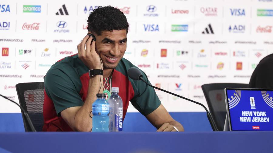 A Achraf Hakimi de Marruecos no se le permitió expresarse en español, al igual que otros futbolistas, lo que generó polémica.