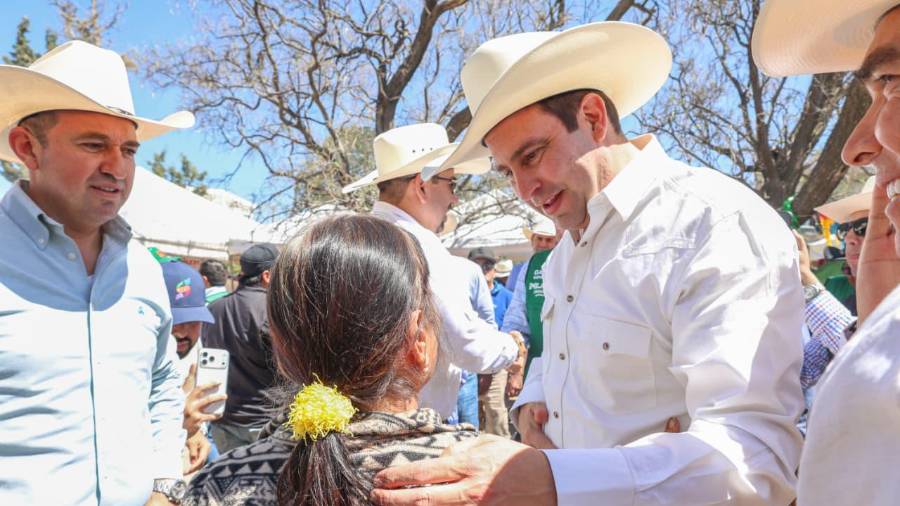 Díaz González agradeció la hospitalidad de los habitantes del campo de Saltillo y reconoció que son gente trabajadora y orgullosa de sus tradiciones gastronómicas.