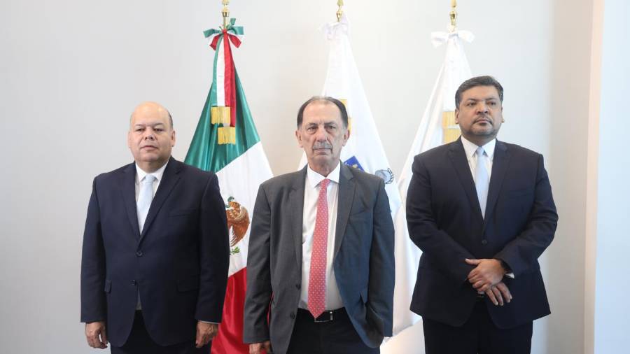 Al asegurar que ya se presentaron cuatro denuncias por venta de boletos para los partidos del repechaje, el Fiscal General de Justicia de Nuevo León, alertó por posibles fraudes.