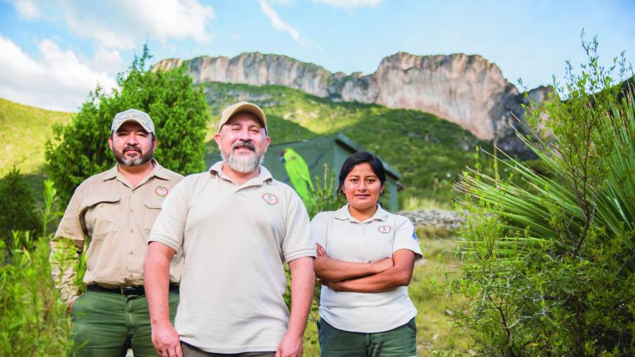 Sergio Cisneros con Leticia Jiménez y Juan M Cárdenas en el Cañón de San Lorenzo.