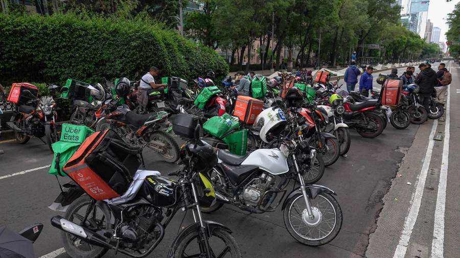 La protesta busca visibilizar las condiciones laborales que enfrentan miles de conductores y repartidores.