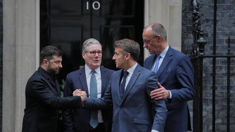 El presidente ucraniano Volodymyr Zelenskyy (izq) con el primer ministro británico Keir Starmer, el presidente francés Emmanuel Macron y el canciller alemán Friedrich Merz, en 10 Downing Street, Londres.