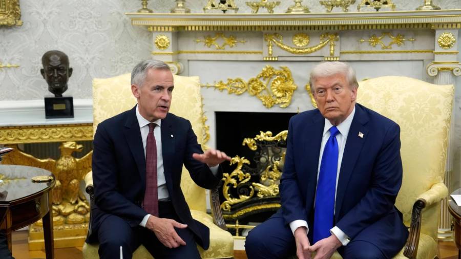 El primer ministro de Canadá, Mark Carney, y el presidente Donald Trump celebran una conferencia de prensa en la Casa Blanca en Washington, D.C., el 7 de octubre de 2025.