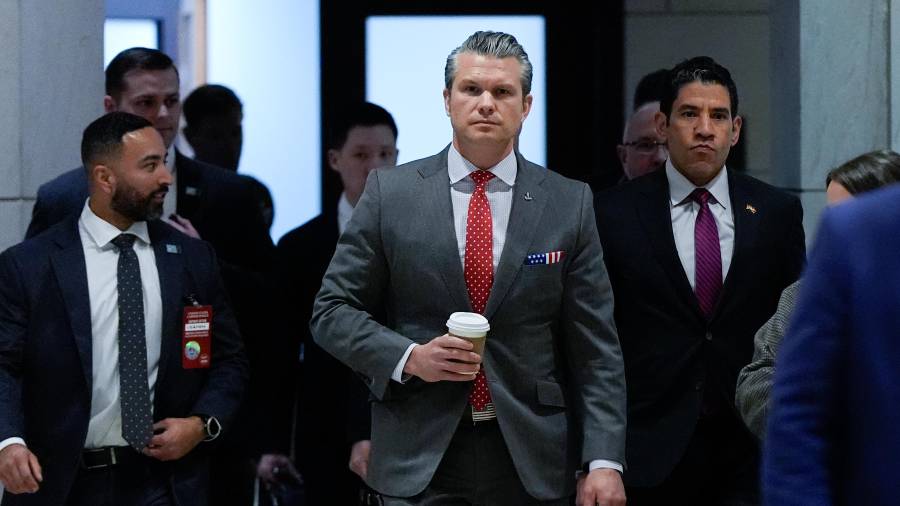 El secretario de Defensa Pete Hegseth llegando al Congreso en Washington el 16 de diciembre del 2025. FOTO: