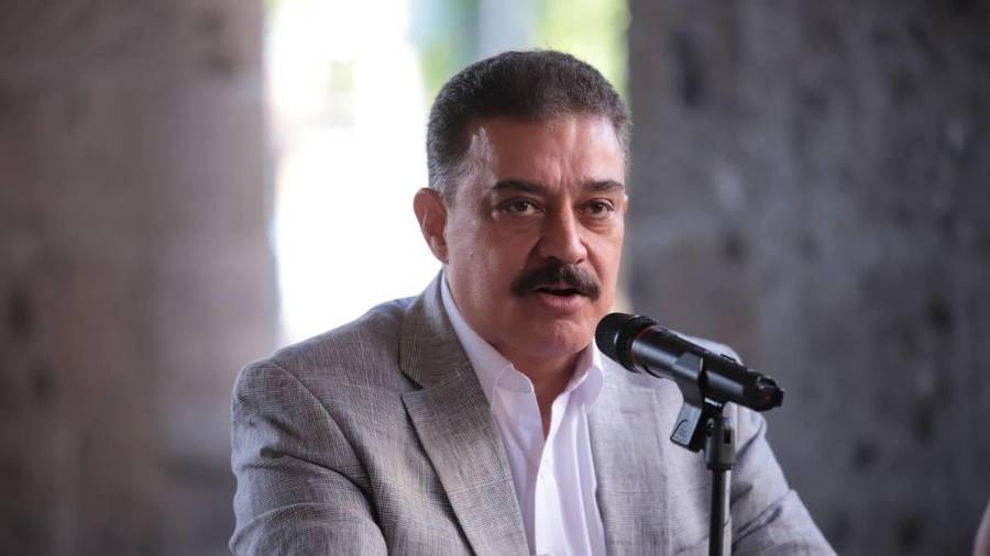 Los contratos coinciden con uno de los periodos más críticos del sistema de salud pública, marcado por protestas de pacientes y médicos que denunciaron el desabasto de medicamentos esenciales.