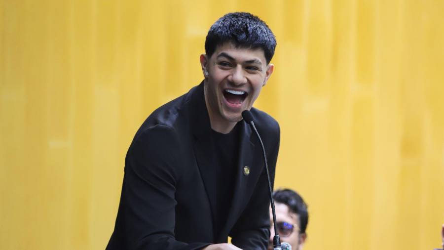 El cantante urbano ‘El Bogueto’ durante su participación en el foro realizado por la morenista, María Rosete en la Cámara de Diputados.