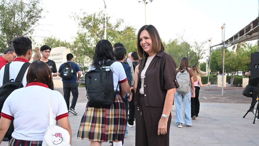 La alcaldesa Sara Irma Pérez Cantú dio el banderazo de inicio al programa EstudiaBus 2026 en Frontera.