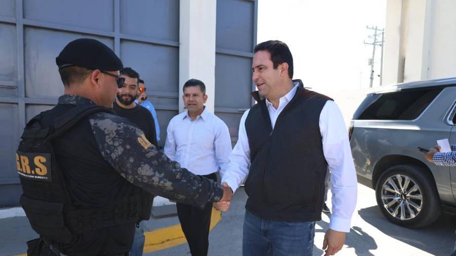 El alcalde Javier Díaz González encabezó la entrega de la rehabilitación del cuartel del Grupo de Reacción Sureste en Saltillo.
