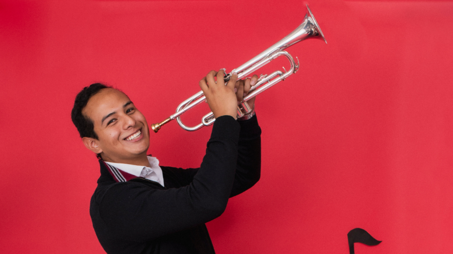 Juan Manuel Ramos Ramos se ha convertido en una estrella musical, gracias a su habilidad tocando la trompeta fue parte de una gira del Mariachi Vargas de Tecalitlán, y además, recorrió Europa con un grupo de danza.