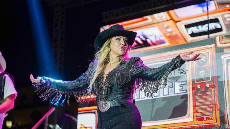 Alicia Villarreal encabezó el festival organizado por el Gobierno Municipal de Ramos Arizpe con motivo de esta celebración.