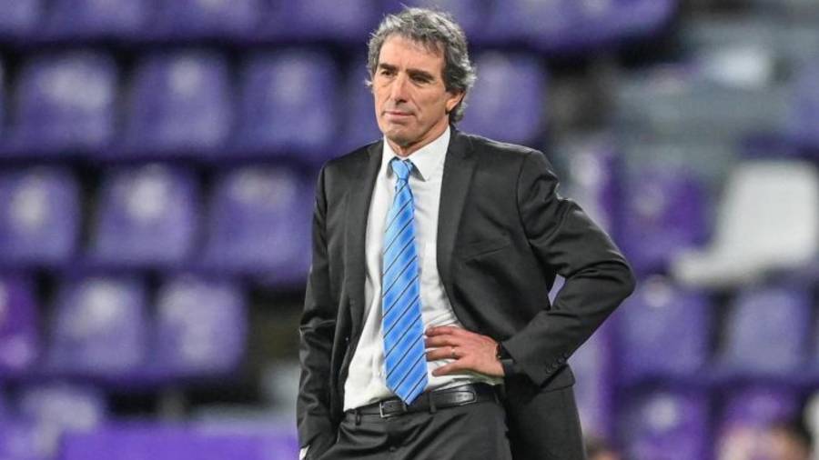 El Real Valladolid decidió separar a Guillermo Almada de la dirección técnica después de que el entrenador uruguayo manifestara su interés en escuchar una propuesta del Real Oviedo.