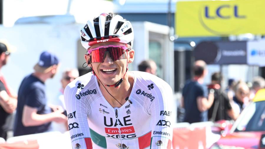 Isaac del Toro aseguró su permanencia con el UAE Team Emirates-XRG después de firmar la mejor temporada de su carrera.