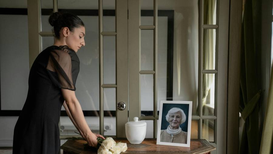 En México, el hecho de que un hijo cuide a sus padres no le da automáticamente más derechos sobre la herencia.