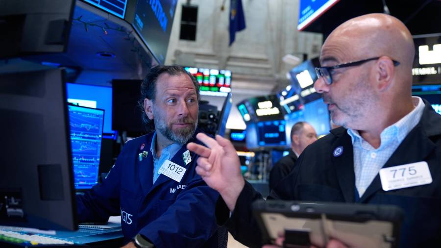 Michael Pistillo y Federico DeMarco, operadores de la Bolsa de Nueva York, el lunes 6 de julio de 2026.