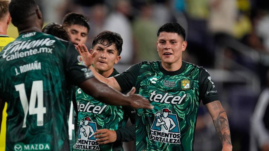 León festejó en Miami una victoria que confirmó su paso perfecto y terminó con las aspiraciones de Lionel Messi y Las Garzas.