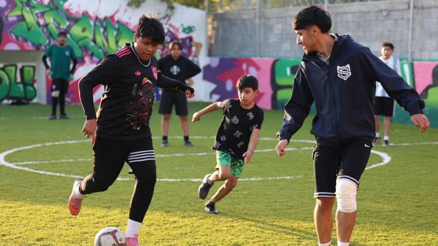 En la actividad participaron jugadores del equipo Saltillo Soccer y su mascota oficial.