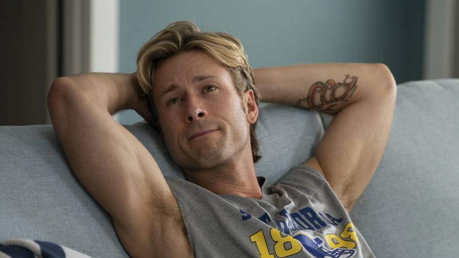 ¡Entrevista de lujo! Se consolida Glen Powell como el nuevo héroe y galán en Hollywood