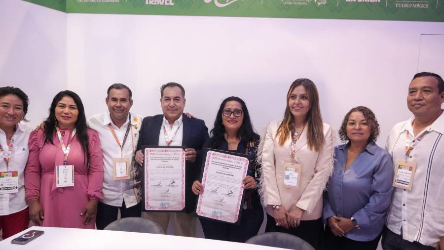 Guillermo Martínez Ávila encabezó el acto en representación del alcalde de Torreón.