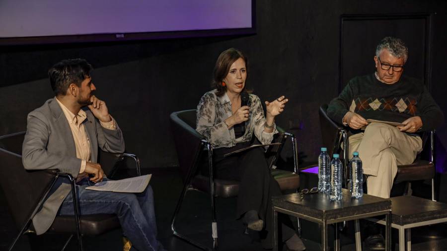 Charlan sobre la importancia de la fotografía antigua en exposición por el aniversario de VANGUARDIA