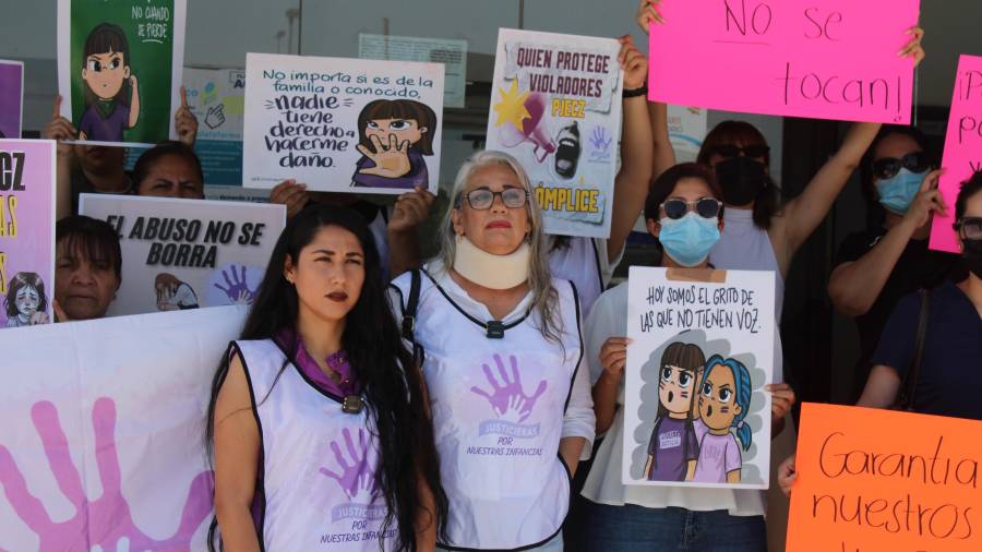 Durante la protesta, familiares y activistas solicitaron que las autoridades mantengan una investigación exhaustiva y garanticen el acceso a la justicia para las presuntas víctimas.