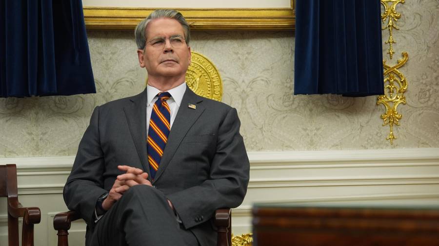 Bessent, que también es el comisionado en funciones del Servicio de Impuestos Internos, no sería el primer secretario del Gabinete de Trump que cuenta con más de un cargo. FOTO: