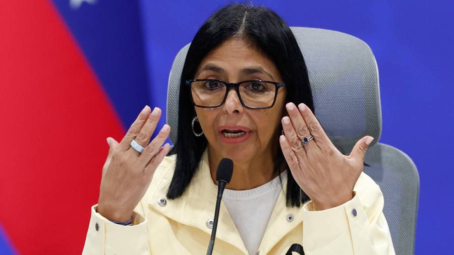 La presidenta encargada de Venezuela, Delcy Rodríguez, habla en una conferencia de prensa sobre la respuesta del gobierno ante los sismos consecutivos, en Caracas, Venezuela.