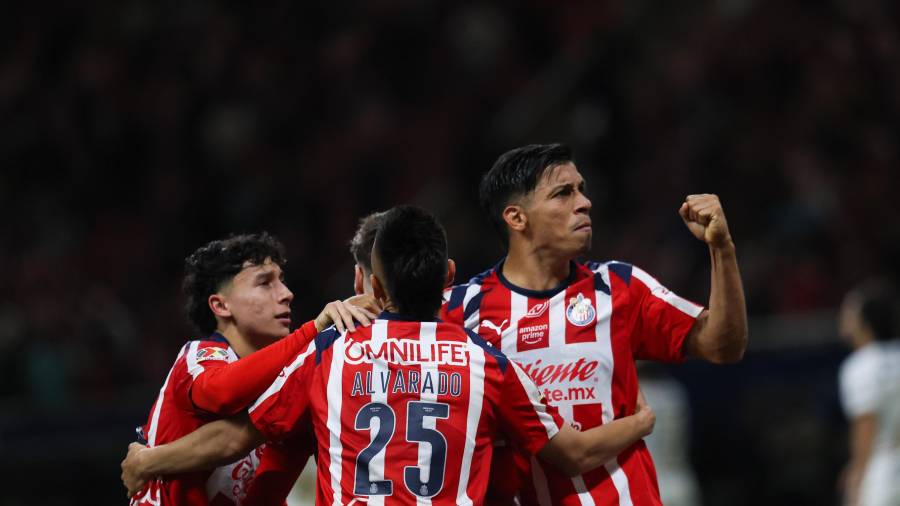 El interés del Copenhague confirma que varios jugadores de Chivas han entrado en el escaparate europeo.