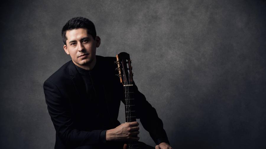 Arody García, guitarrista de Coahuila, es nuevo concertista de Bellas Artes