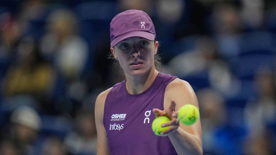 Iga Swiatek consiguió su triunfo 150 en torneos WTA 1000 y sigue en la pelea por el título del Abierto de Wuhan 2026.