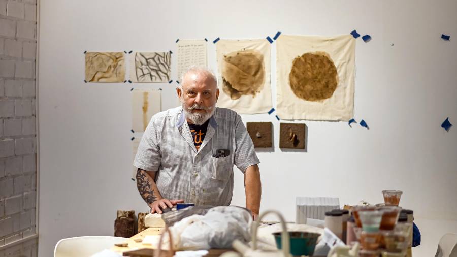 David Zimbrón comparte su experiencia con la cerámica con artistas de Saltillo