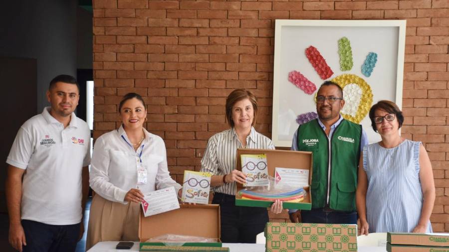 Representantes del DIF Torreón, Mejora Coahuila y otras instancias participaron en la entrega de los paquetes educativos destinados a los menores de Casa Nana.